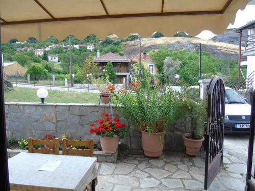 Hostal Bloutsos Rooms