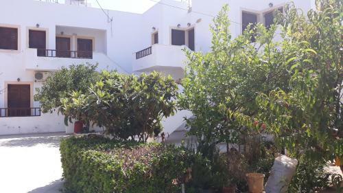Pela Apartments