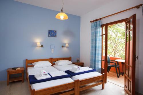 Hostal Flisvos Rooms