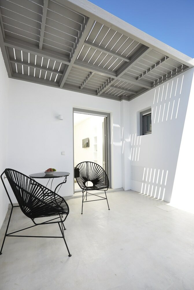 Eolia Kamari Villa