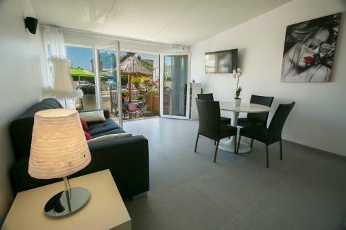 Le Grand Large Bord De Mer Hotel & Apartment