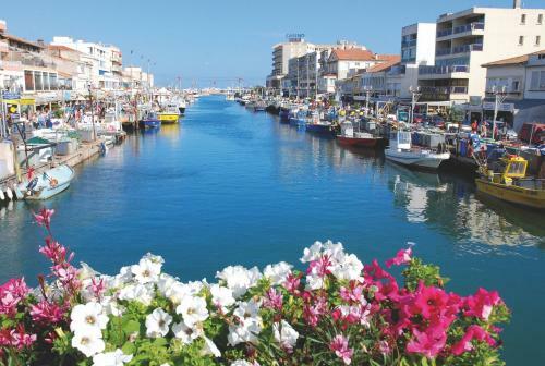 Le Grand Large Bord De Mer Hotel & Apartment