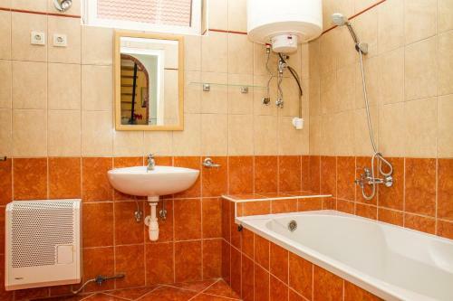 Holiday Home Balatonkeresztur 23