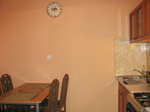 K�roly Apartments
