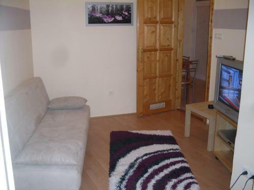 K�roly Apartments