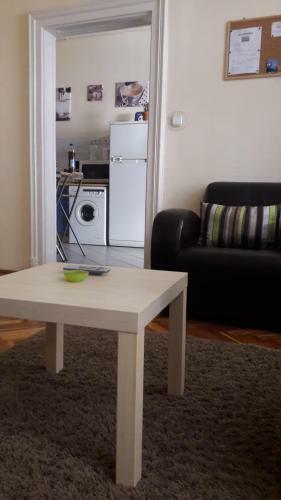 K�roly Apartments