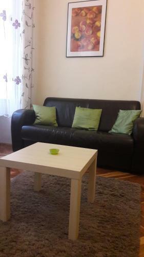 K�roly Apartments