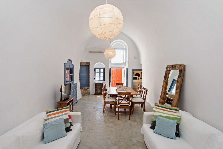 Lucky Homes - Oia
