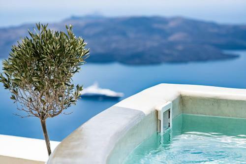 Aparthotel Pantelia Suites