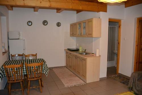 Apartment In Balatonbereny/balaton 18075