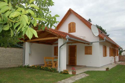 Apartment In Balatonbereny/balaton 18075