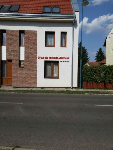 Gyula V�r Pr�mium Apartman