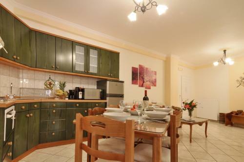 Rolandos Apartments