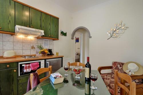 Rolandos Apartments