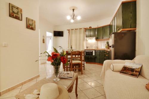Rolandos Apartments