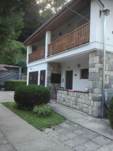 Hostal Pereszl�nyi Vend�gh�z