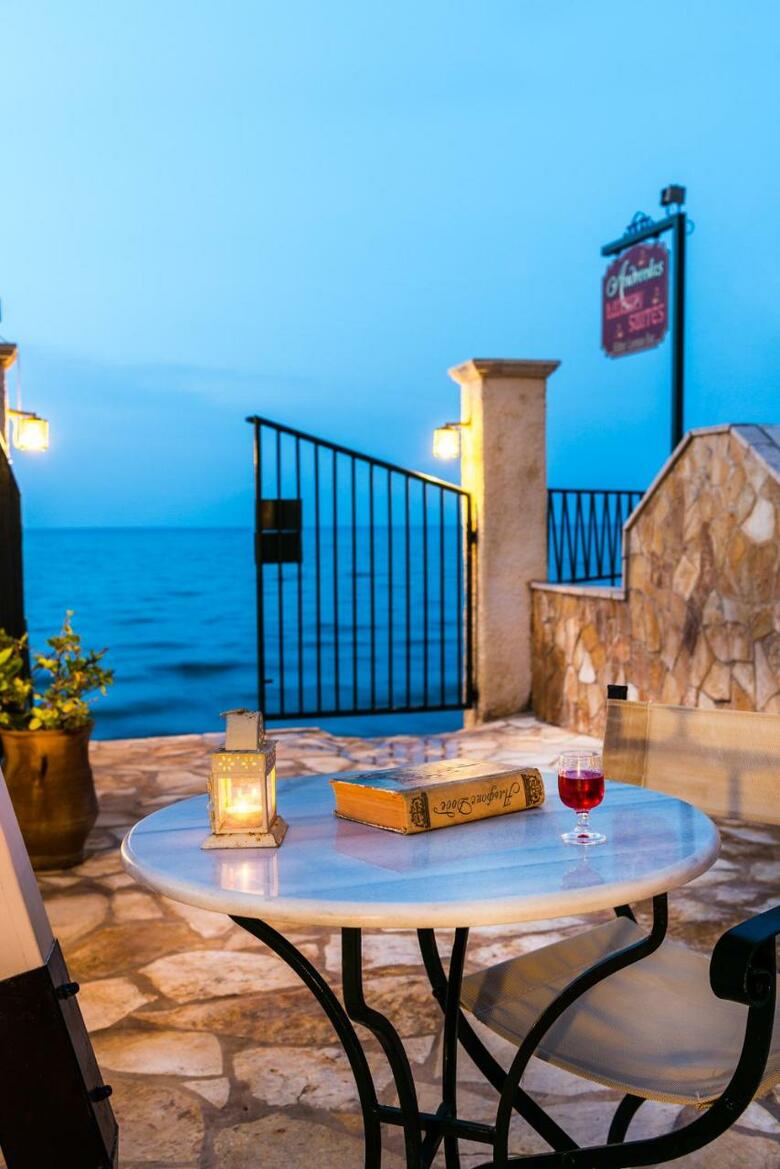 Aparthotel Andreolas Luxury Suites