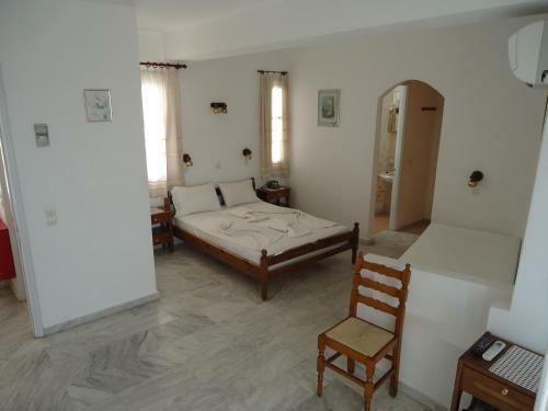 Zorbas Hotel & Studios
