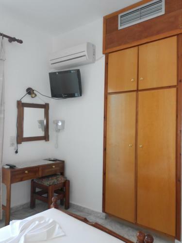 Zorbas Hotel & Studios