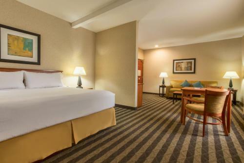 Holiday Inn Express Hotel & Suites Manteca