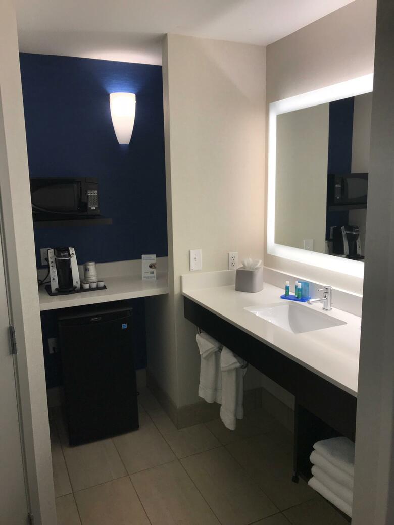 Holiday Inn Express Hotel & Suites Tracy