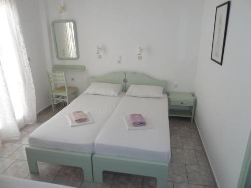 Hostal Four Seasons Rooms & Apartments