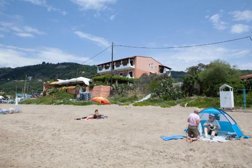 Hostal Dandidis Seaside Pension