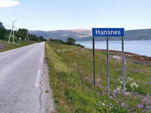 Two-bedroom Holiday Home In Hansnes