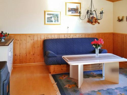 Two-bedroom Holiday Home In Hansnes