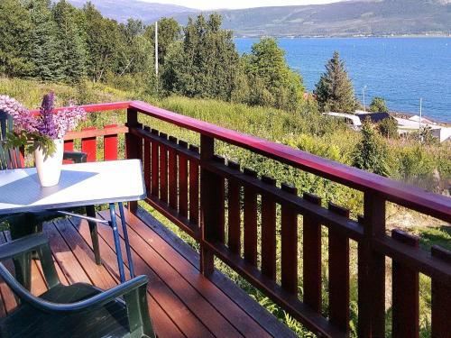 Two-bedroom Holiday Home In Hansnes