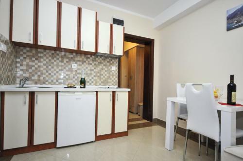 Apartments Maini