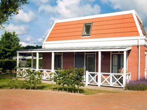 Holiday Home Bungalowparck Tulp & Zee.12