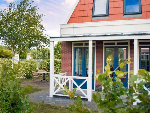 Holiday Home Bungalowparck Tulp & Zee.17