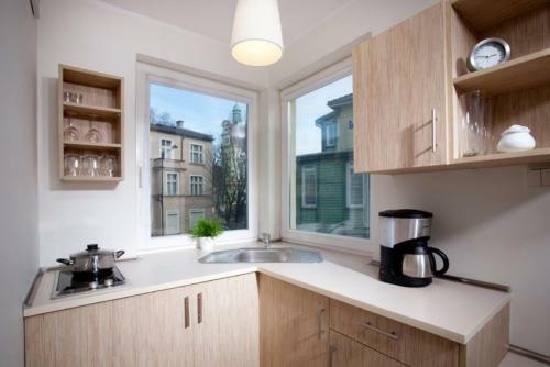 Top Apartments - Yellow House Apartments