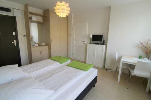Top Apartments - Yellow House Apartments