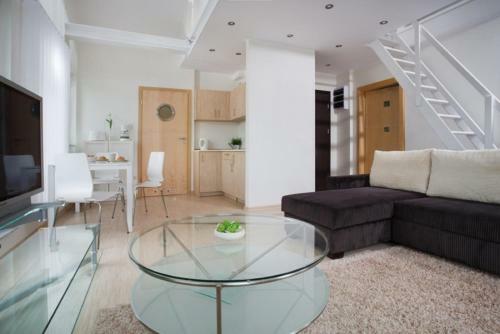 Top Apartments - Yellow House Apartments