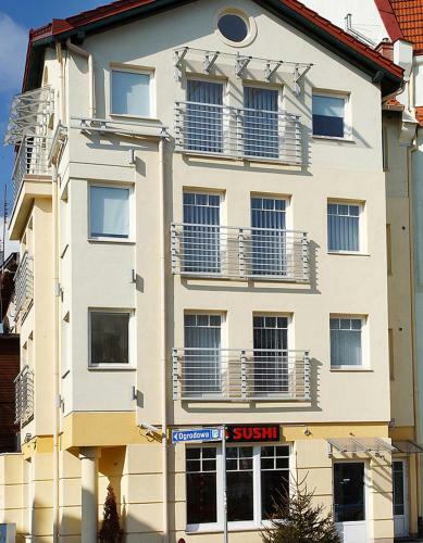 Top Apartments - Yellow House Apartments