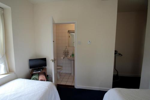 Bed & Breakfast Ammiroy House