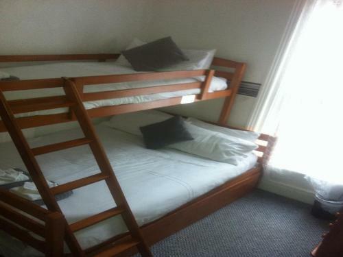 Hostal Deneside Guest House
