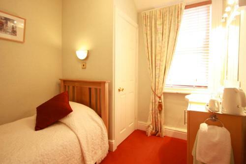 Bed & Breakfast Brentwood Guest House