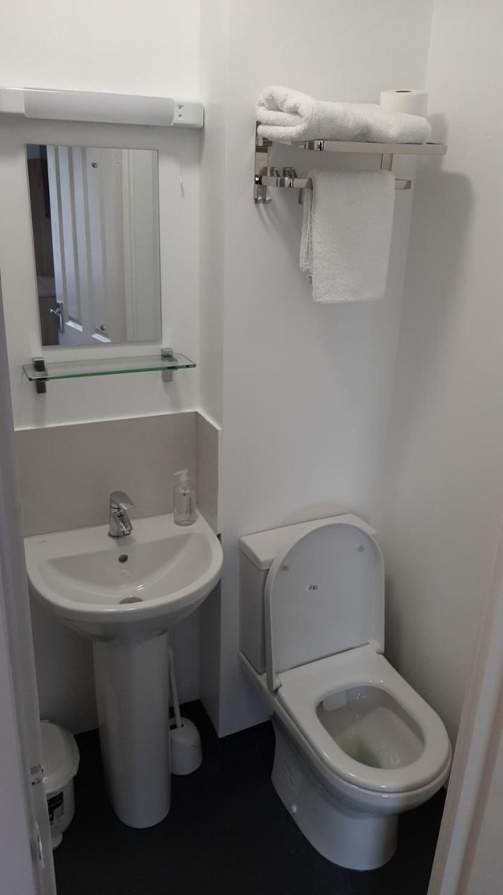 Hostal The Sportsview Guest House