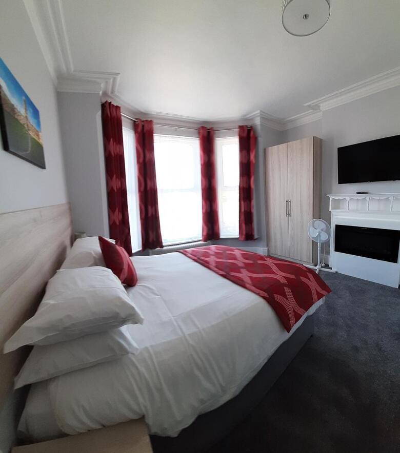 Hostal The Sportsview Guest House