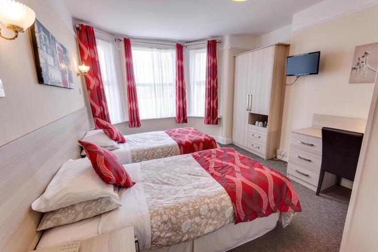 Hostal The Sportsview Guest House