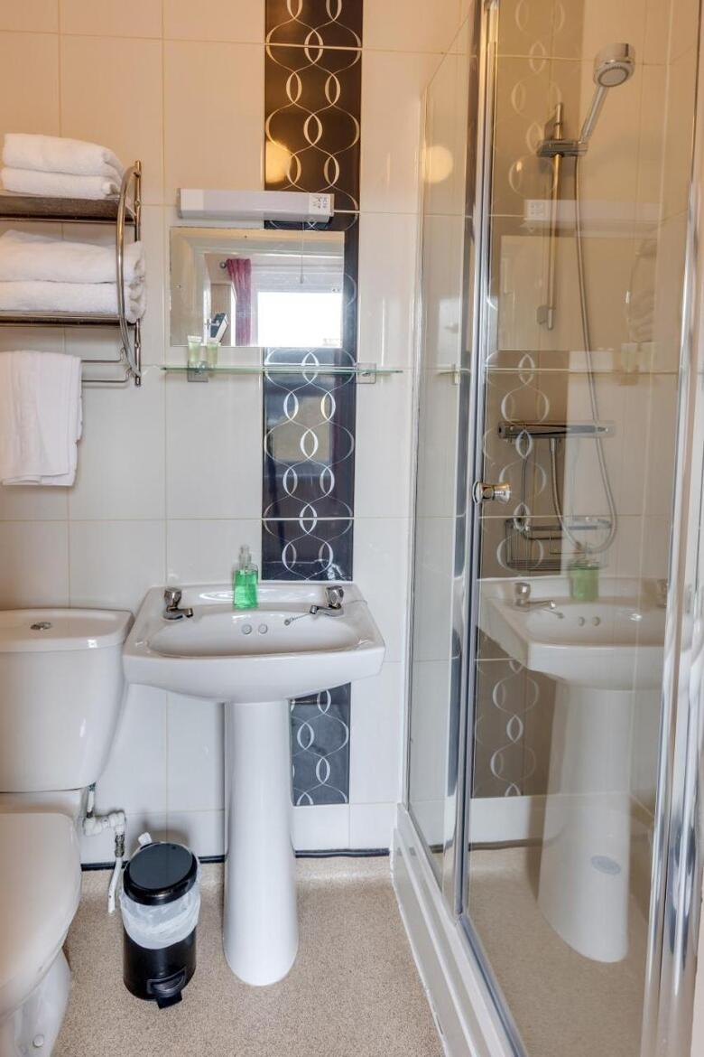 Hostal The Sportsview Guest House