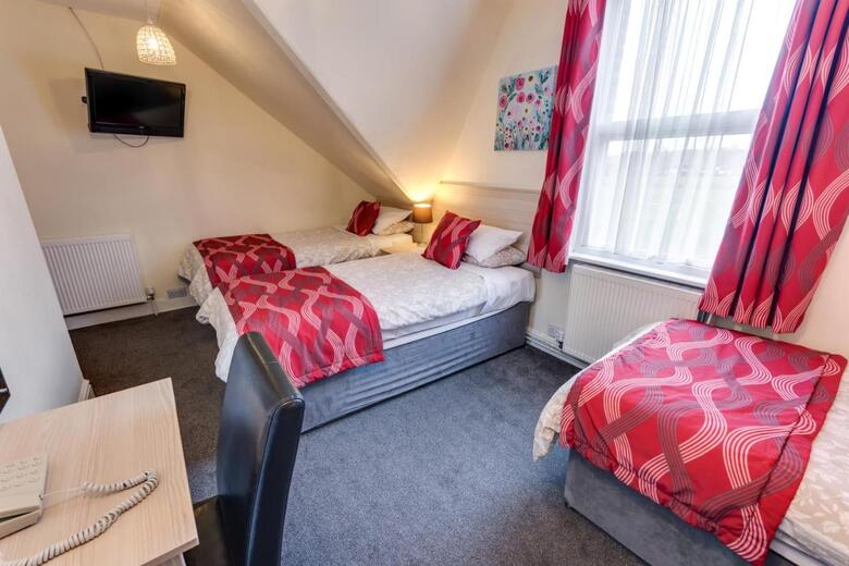 Hostal The Sportsview Guest House