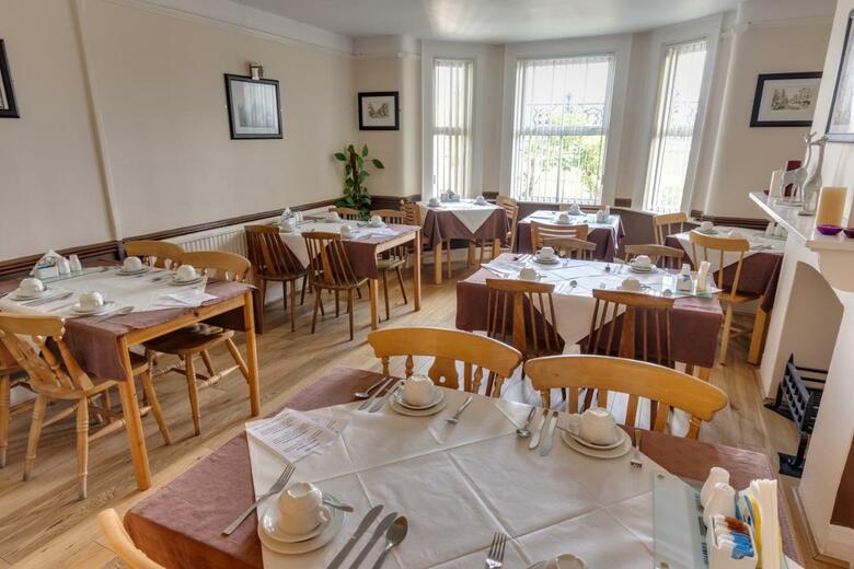 Hostal The Sportsview Guest House