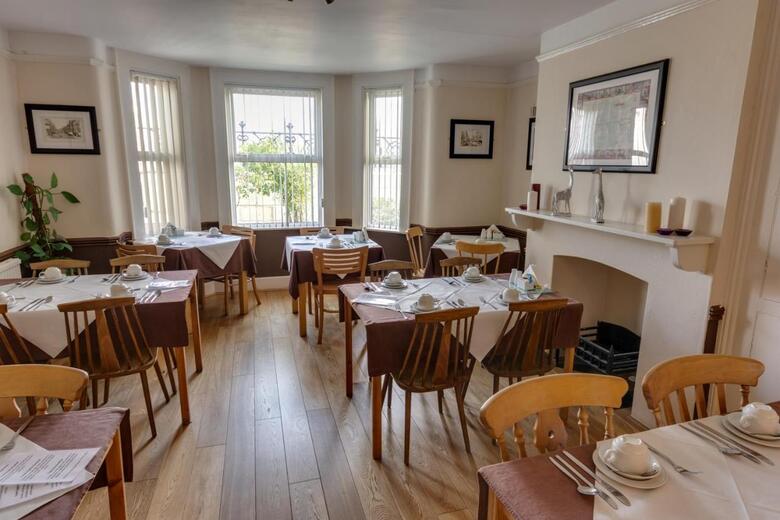 Hostal The Sportsview Guest House