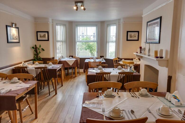 Hostal The Sportsview Guest House