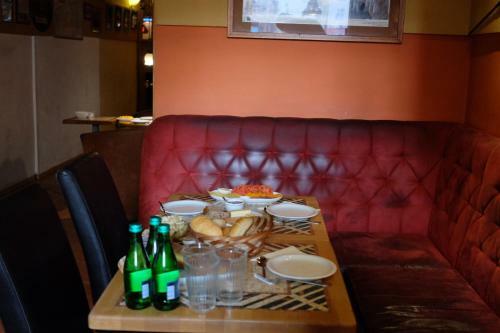 Hostal Academus - Cafe/pub & Guest House