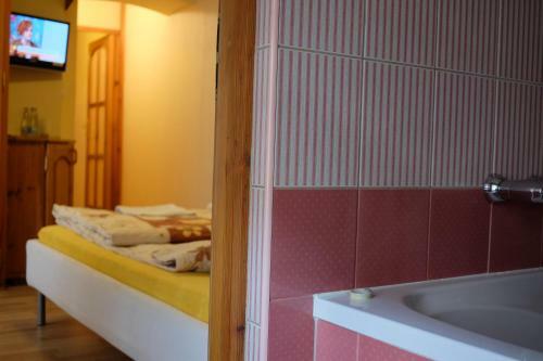 Hostal Academus - Cafe/pub & Guest House